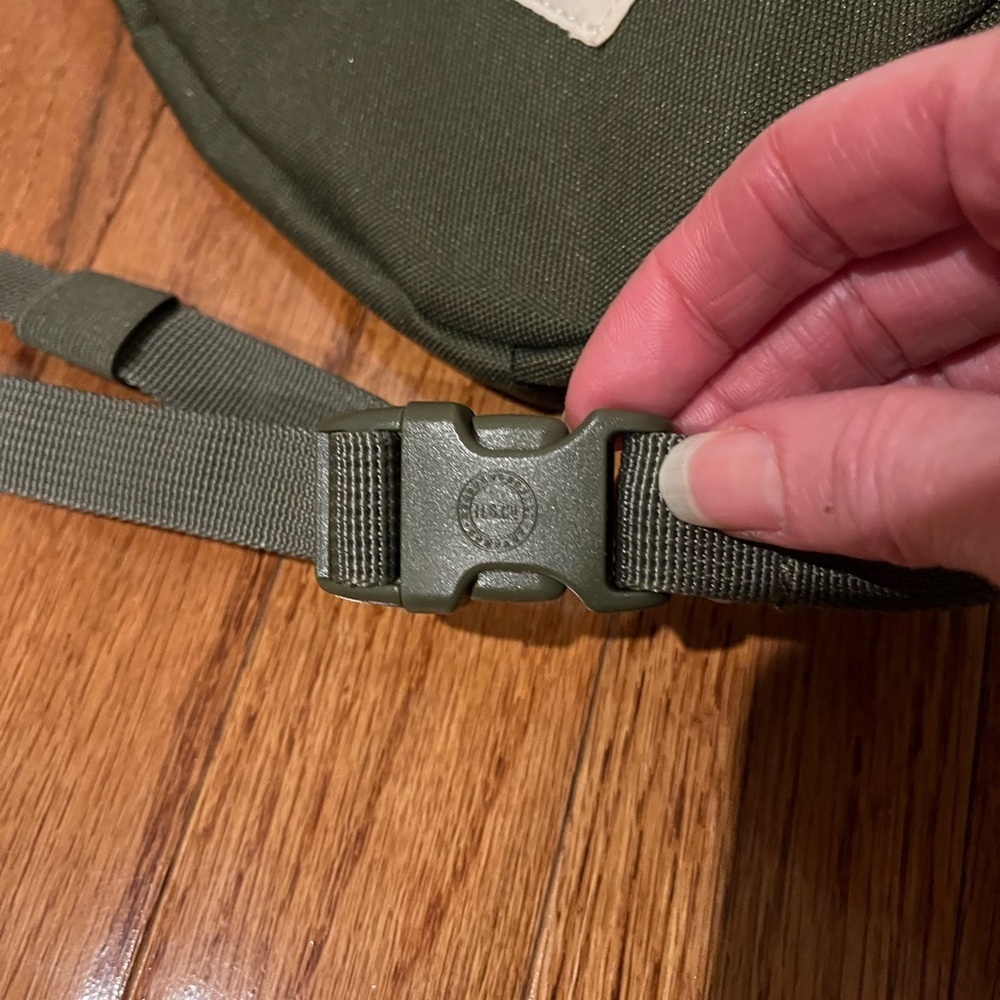 Herschel Heritage Hip Pack | Little Herschel - 1L, NWOT - Picture 5 of 7